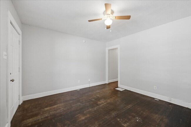 Building Photo - 37-37 S Sherman Dr