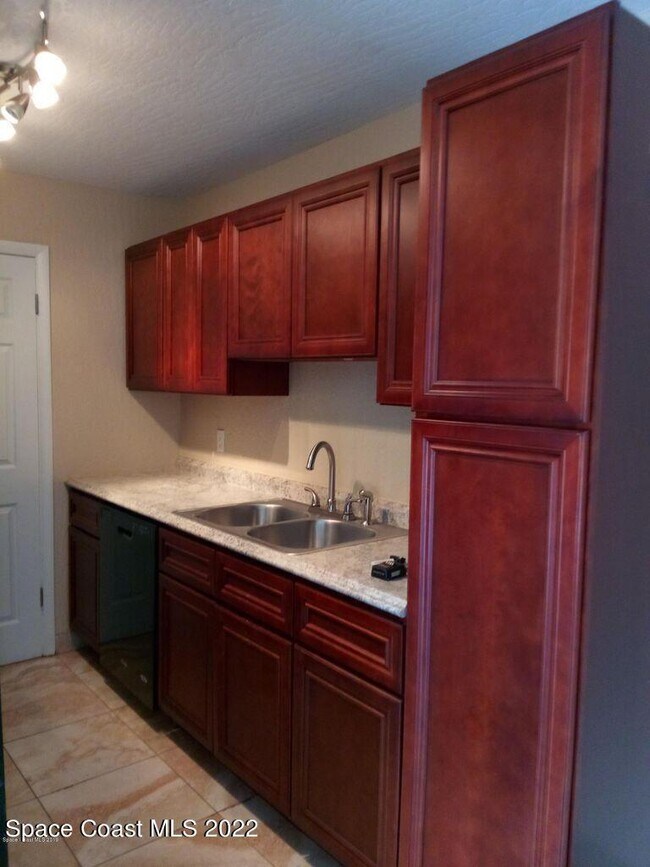 Building Photo - 2190 Forest Knoll Dr NE
