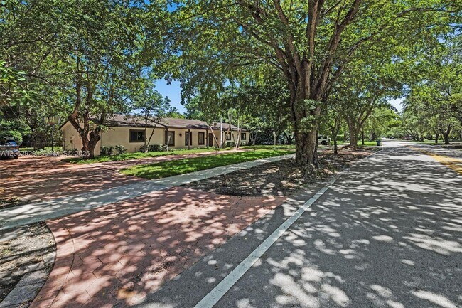 Building Photo - 15221 SW 82nd Ave