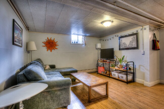 Foto del edificio - 401.5 Lilac Ln