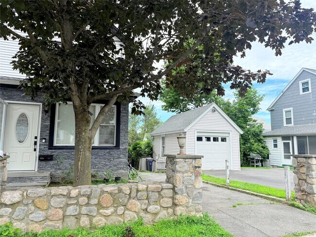 Foto del edificio - 815 Carpenter Pl