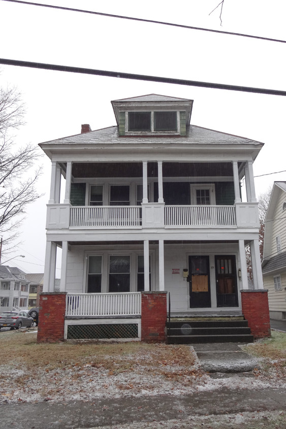 Primary Photo - 23 N Lake Ave