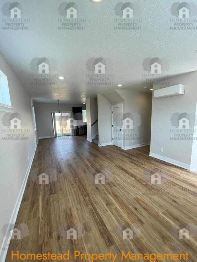 Foto del edificio - 186-188 SE Lacreole Dr