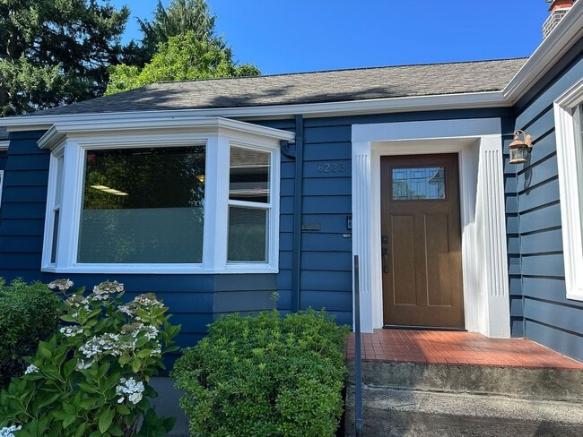 Building Photo - 6233 36th Ave NE