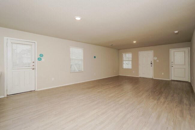 Foto del edificio - 6452 Pickaxe Way