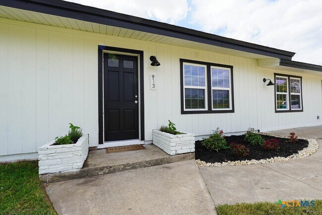 Foto del edificio - 913 Hander Ln