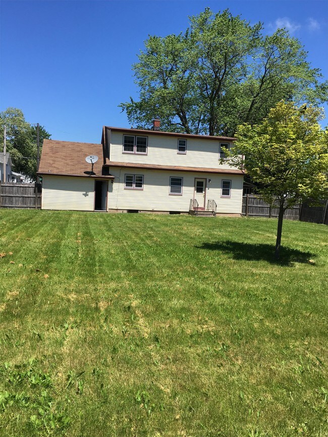 55 W 17th Ave, Oshkosh, WI 54902 House for Rent in Oshkosh, WI