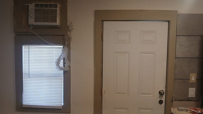 Building Photo - 8205 Glen Shadow Dr