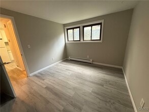 Building Photo - 120 Hasbrouck St