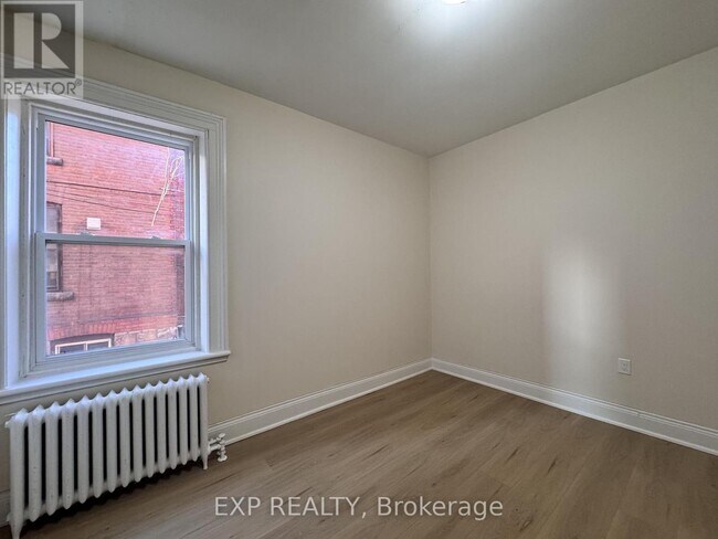 Photo du bâtiment - 321 Hunter St E