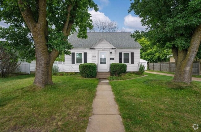 Building Photo - 2108 Brackett Ave