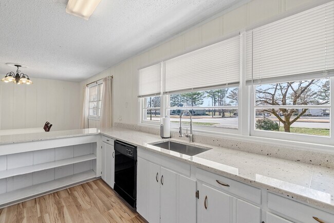 Foto del edificio - 8009 Whitesburg Dr