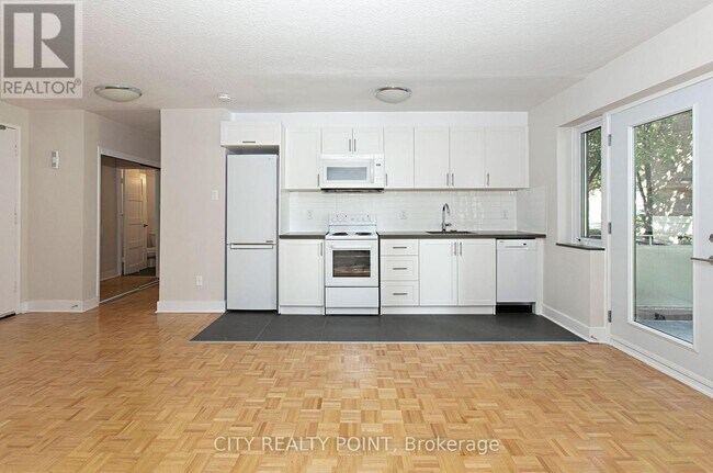 Photo du bâtiment - 95 Lawton Blvd
