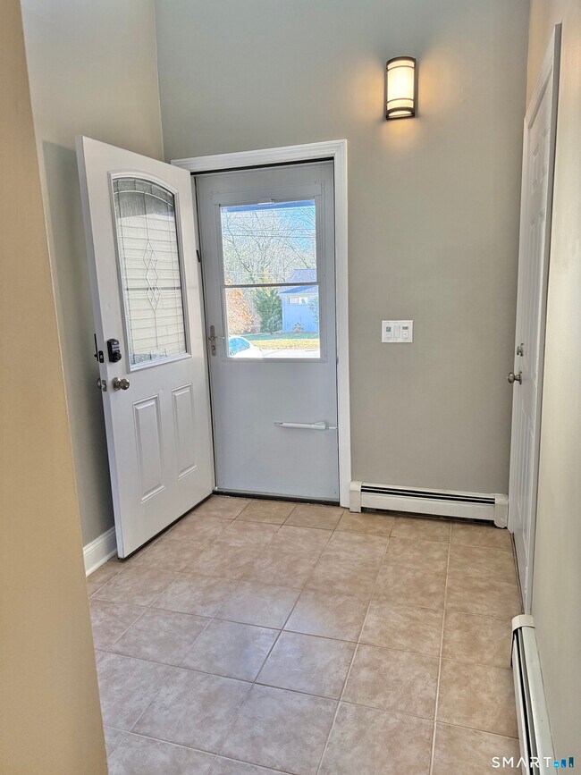 Foto del edificio - 94 Waldron Dr