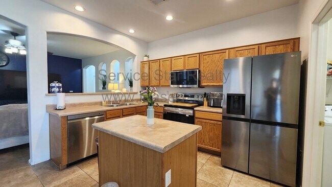 Building Photo - 44152 W Cydnee Dr