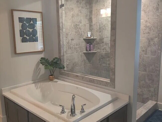 Foto del edificio - "Discover Your Creative Haven: Expansive 3,112 Sq Ft Open Space in Mount Juliet!"