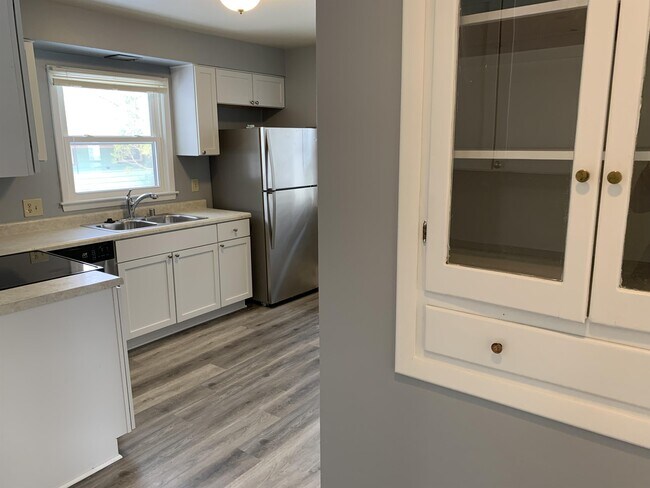Building Photo - 442 Caromar Dr