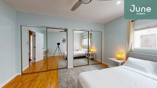 Building Photo - ROOM ONLY in 3-bed/1.5-bath Home