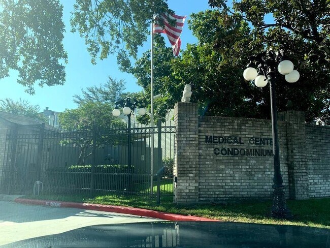 Foto del edificio - 7597 Cambridge St
