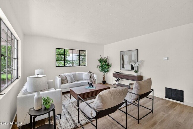 Foto del edificio - 1324 E Hall St