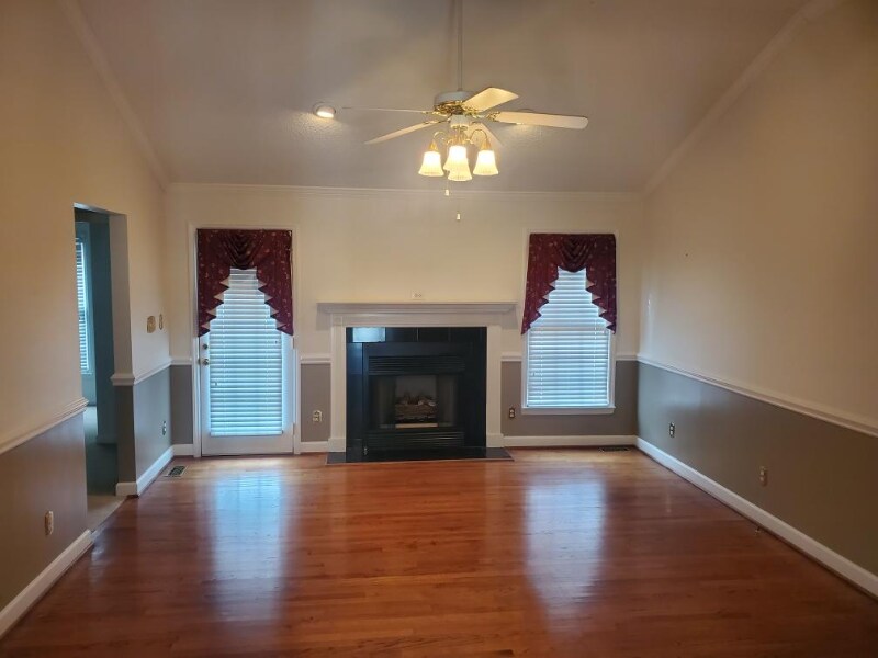 Building Photo - 205 Village Walk E