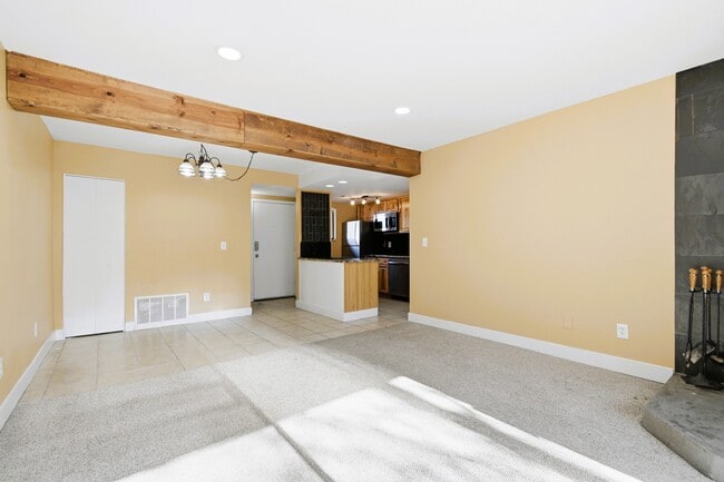 Building Photo - 1901 Clear Creek Dr