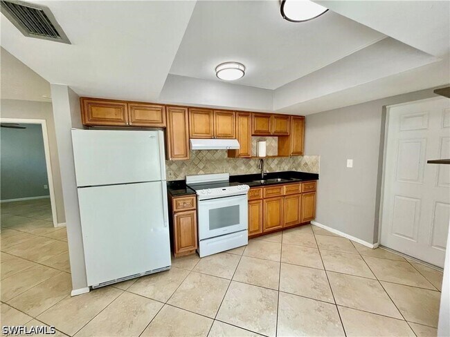Foto del edificio - 632 108th Ave N
