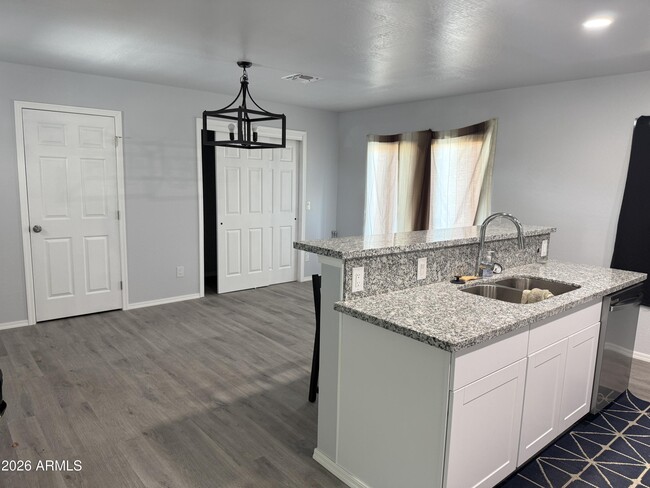 Foto del edificio - 3460 W Colusa Dr