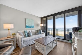 Building Photo - 601 1st St S