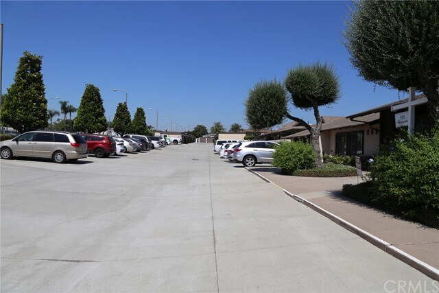 Foto del edificio - 999 E Valley Blvd