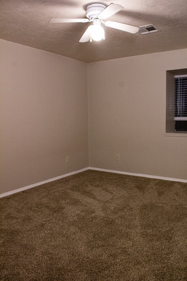 Foto del edificio - 1329 Eastgate Dr