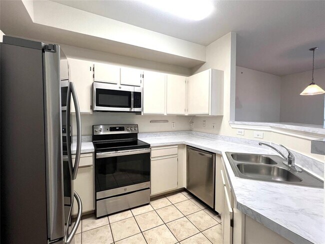 Building Photo - 2320 Gracy Farms Ln