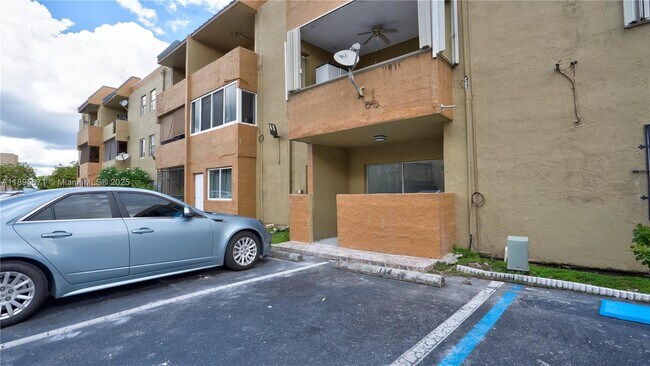 Foto del edificio - 6070 W 18th Ave