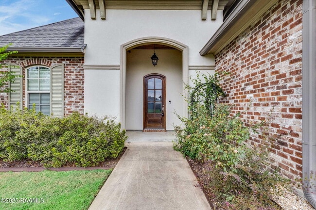 Building Photo - 215 Capstone Crossing