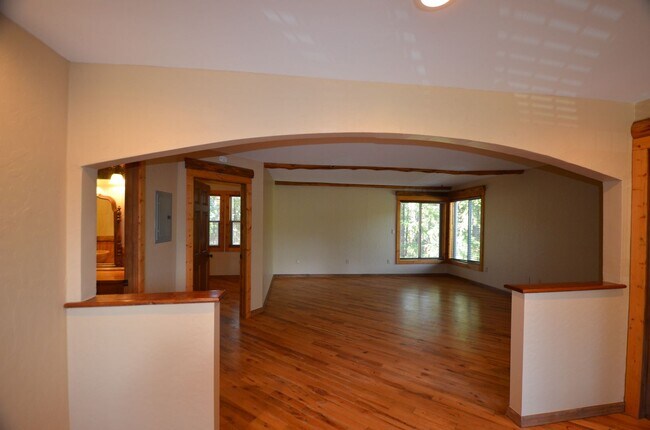 Building Photo - 471 High Point Dr