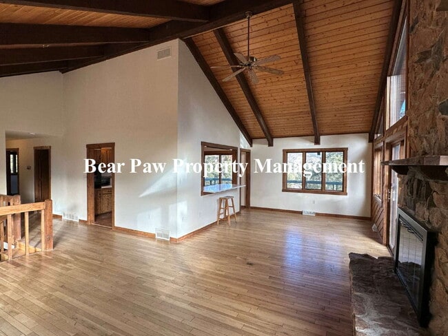 Building Photo - "Charming Floyd Hill Retreat: 3-Bed, 3-Bath on Clear Creek Road!"