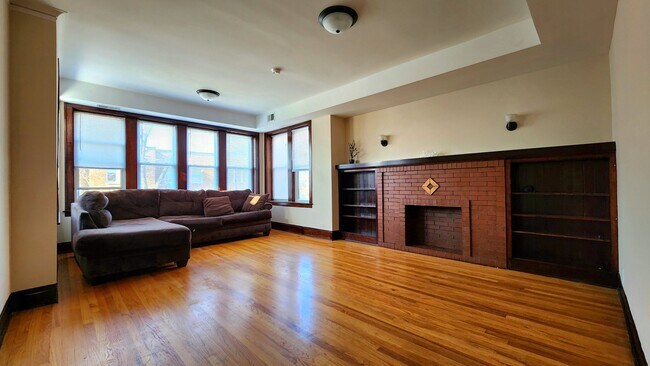 Foto del edificio - 4215 W Leland Ave