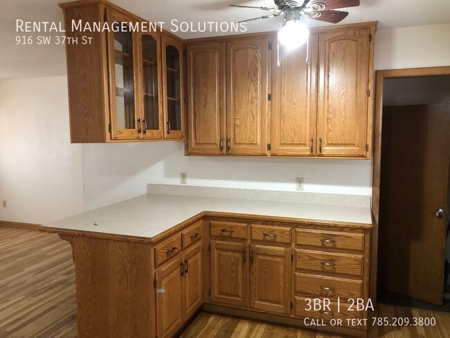 Building Photo - *FINISHED LOFT* 916 SW 37th St- 3 BED/ 2 BATH