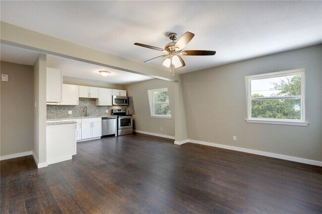 Foto del edificio - 7204 Twin Crest Dr