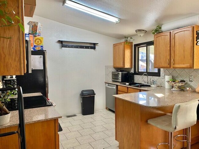 Building Photo - Beautiful Home on Large Corner Lot with 4 ...
