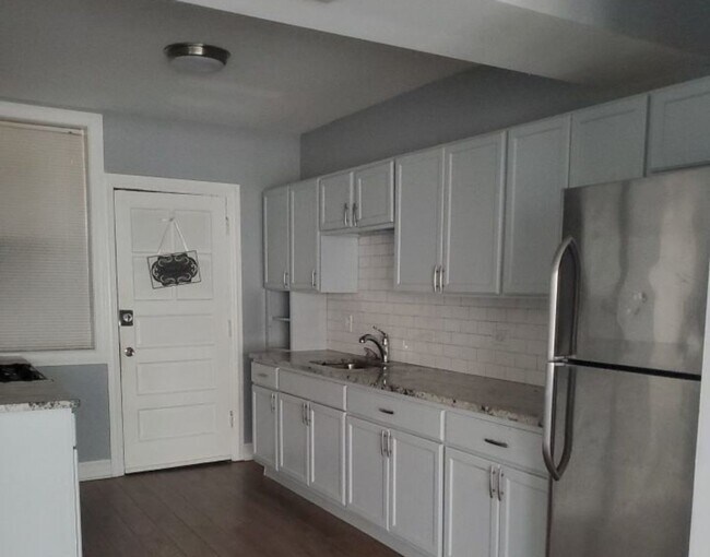 Foto del edificio - 5049 W Waveland Ave