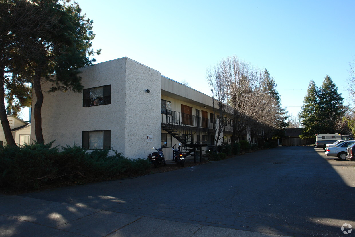 Primary Photo - Gateside Apartments