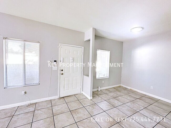Building Photo - 2 BEDROOM SINGLE STORY TOWNHOME NEAR TWIN ...
