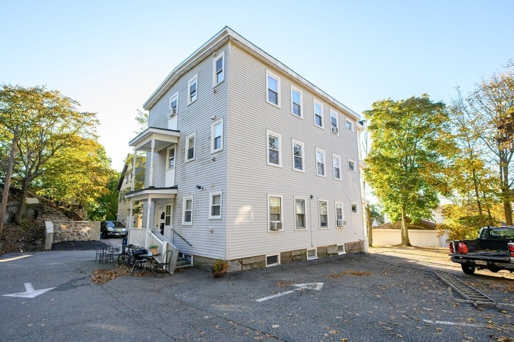 Foto del edificio - 12 Arthur Ave