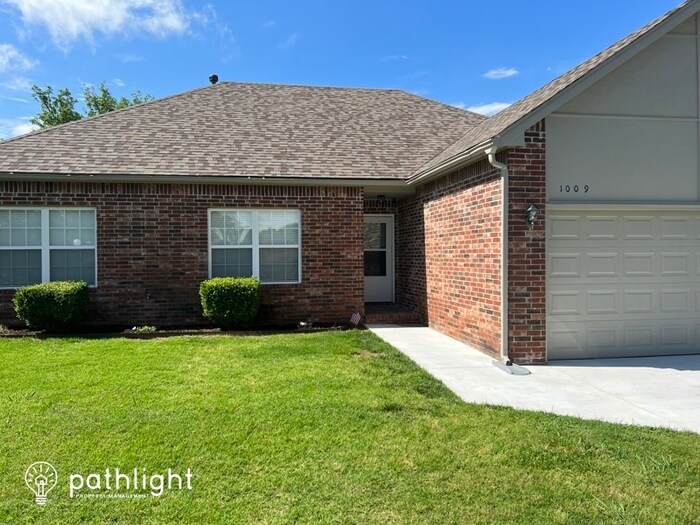 Primary Photo - 1009 W Boston Street, Broken Arrow, OK, 74012