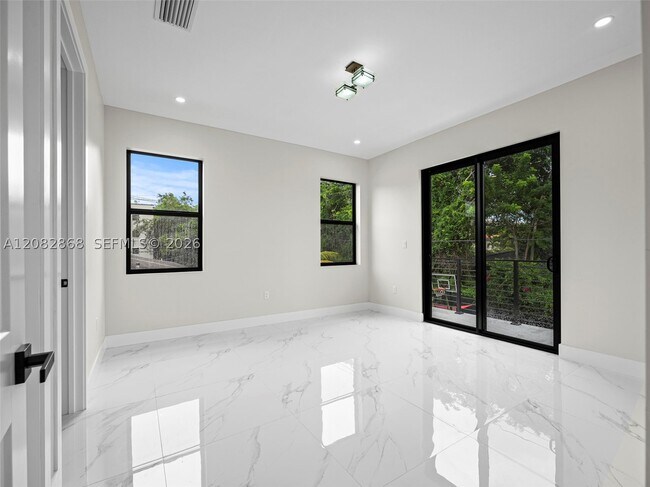 Foto del edificio - 4026 SW 9th St