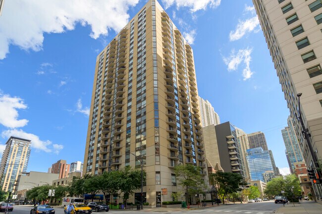 Building Photo - 70 W Huron St