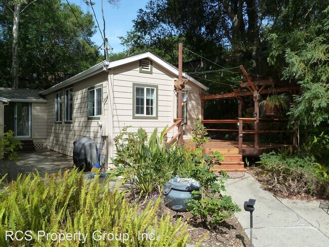 Building Photo - 2 br, 1 bath House - 14925 Quito Rd.