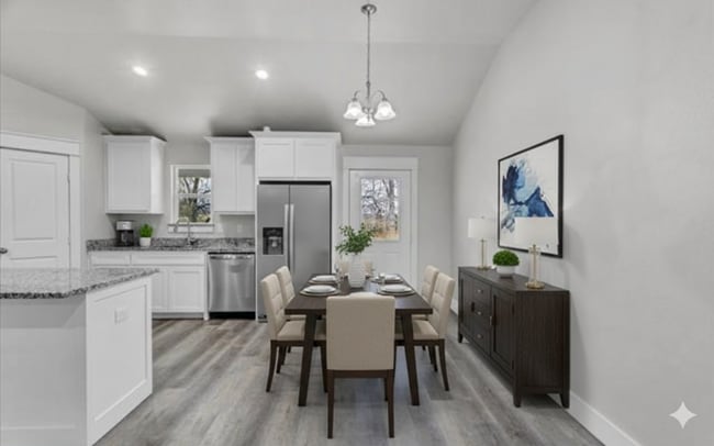 Building Photo - Gorgeous 3 Bedroom 2 Bath Home