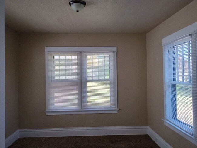 Foto del edificio - 6709 Stratford Ave